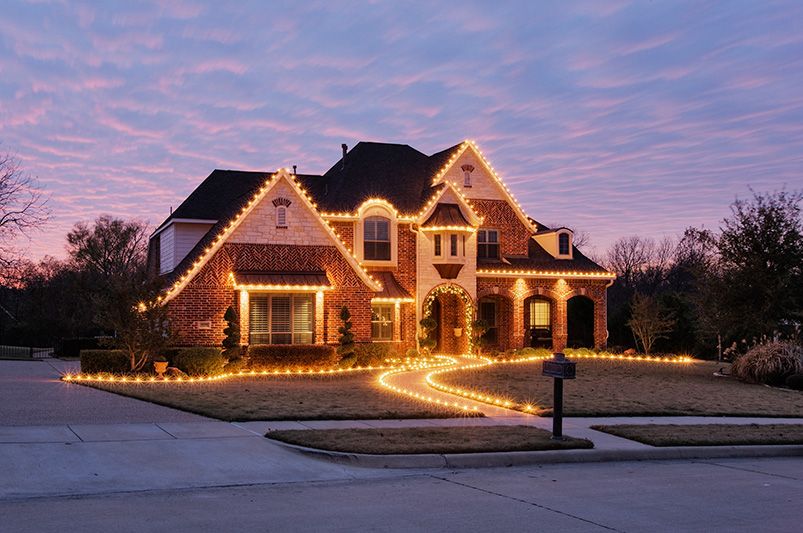 Winter Curb Appeal: Outdoor Lighting & Natural Holiday Decor Ideas - Shrubhub