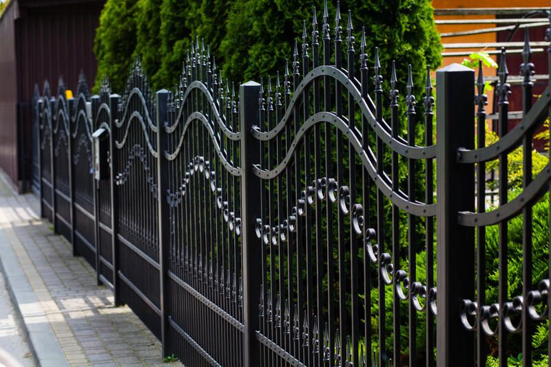 Your Guide To Yard Fencing  - Shrubhub