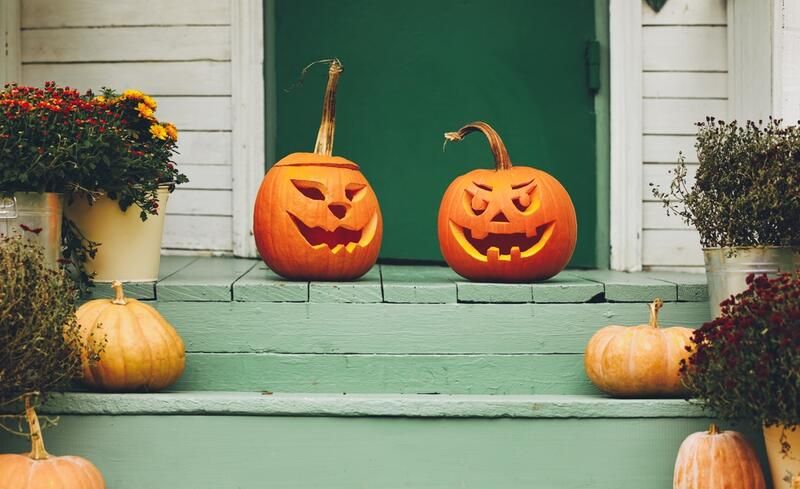 Hair-raising Outdoor Halloween Decor Ideas - Shrubhub