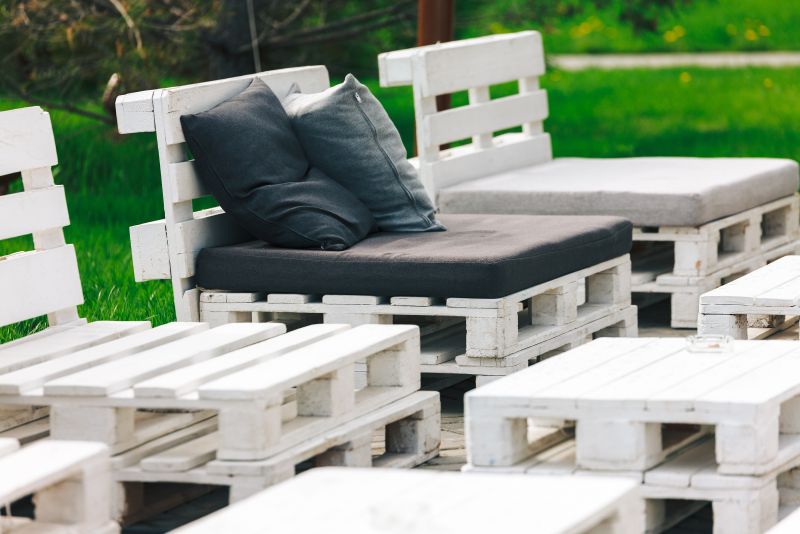 6 Pallet Garden Furniture Ideas to Spruce Up Your Yard - Shrubhub