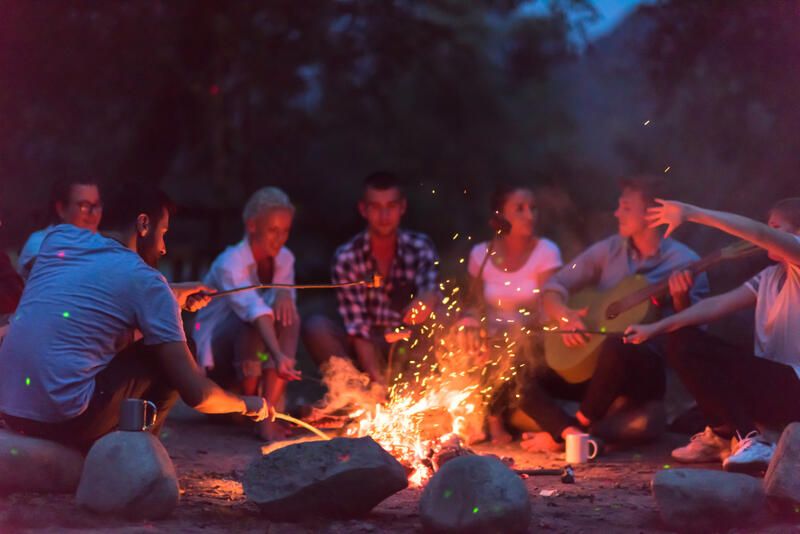 10 Tips to Host an Epic Bonfire Party - Bless'er House