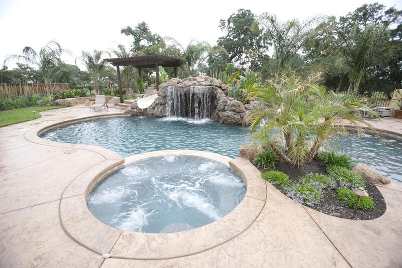 9 Tried and Tested Above Ground Pool Landscaping Ideas to Create a Space that Everyone Can Enjoy - Shrubhub