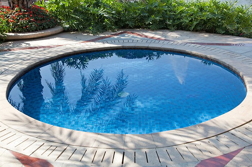 Stylish and Space-Saving Plunge Pool - Shrubhub