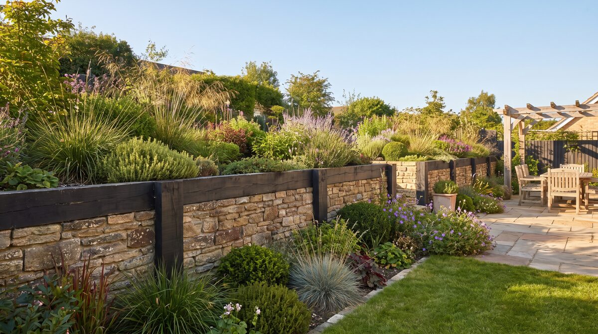 9 Unusual Yard Fencing Options - Shrubhub